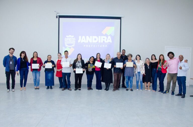 Prefeitura de Jandira entrega certificados de inscrição no Conselho Municipal de Assistência Social para os representantes das OSC